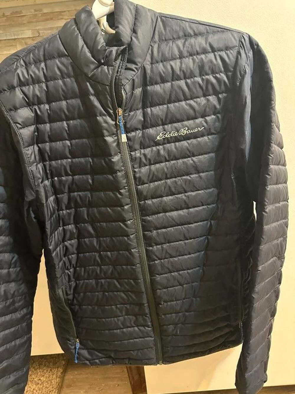 Eddie Bauer Men’s Medium Down Puffer Jacket Navy Blue Lightweight Quilted